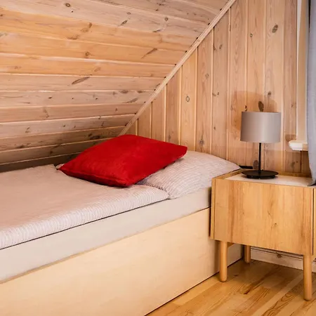 Riw Male Swory - Plywajacy Houseboat I Drewniane