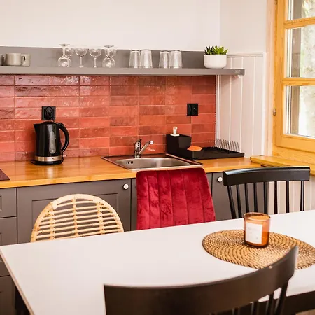 Riw Male Swory - Plywajacy Houseboat I Drewniane Station touristique