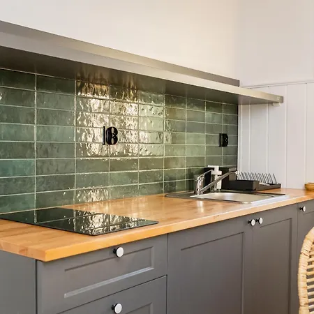 Riw Male Swory - Plywajacy Houseboat I Drewniane * Male Swornegacie