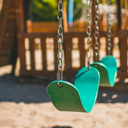 Riw Male Swory - Plywajacy Houseboat I Drewniane Station touristique