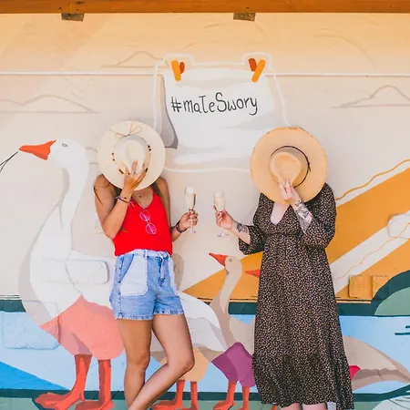 Riw Male Swory - Plywajacy Houseboat I Drewniane * Male Swornegacie