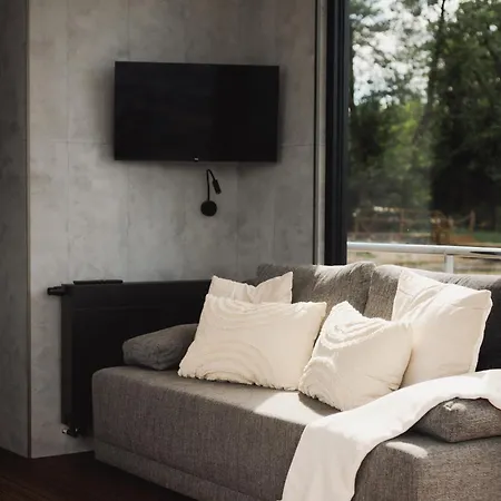 Riw Male Swory - Plywajacy Houseboat I Drewniane * Male Swornegacie