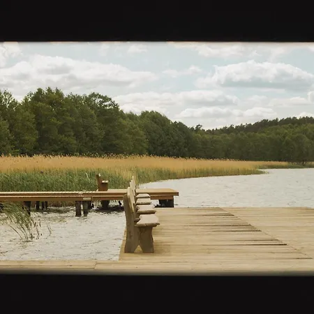 Station touristique Riw Male Swory - Plywajacy Houseboat I Drewniane *