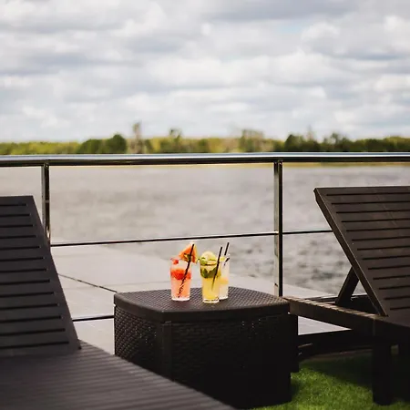 Riw Male Swory - Plywajacy Houseboat I Drewniane