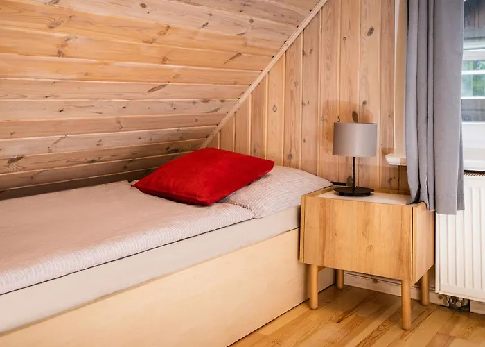 Riw Male Swory - Plywajacy Houseboat I Drewniane