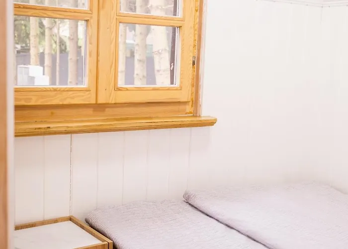 Riw Male Swory - Plywajacy Houseboat I Drewniane 度假村