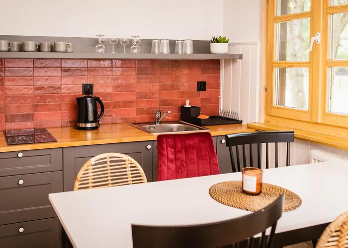 Riw Male Swory - Plywajacy Houseboat I Drewniane 度假村