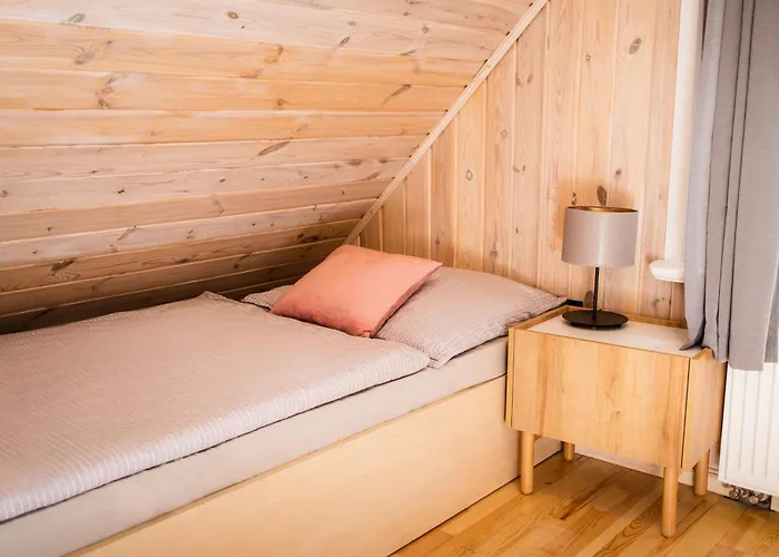 度假村 Riw Male Swory - Plywajacy Houseboat I Drewniane *