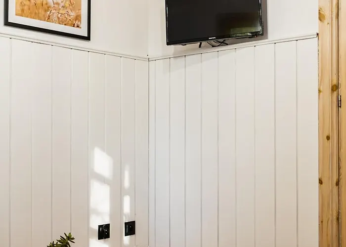 Riw Male Swory - Plywajacy Houseboat I Drewniane