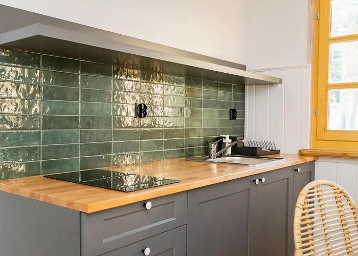 Riw Male Swory - Plywajacy Houseboat I Drewniane * Male Swornegacie