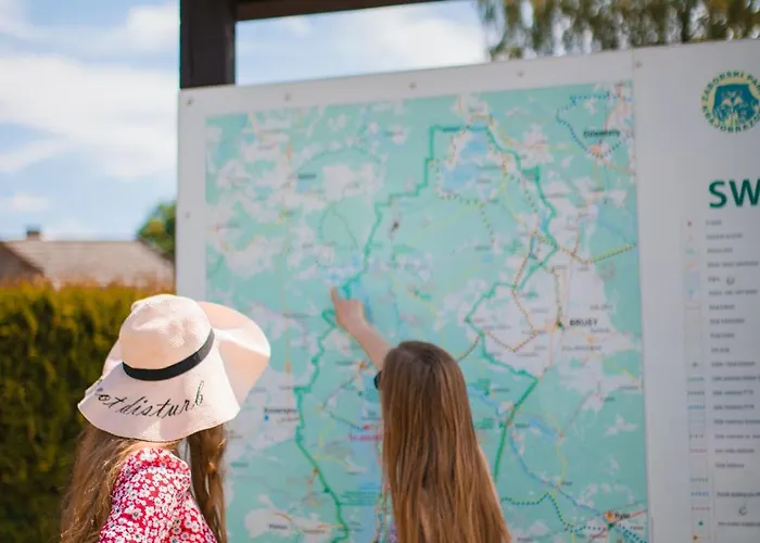 Riw Male Swory - Plywajacy Houseboat I Drewniane * Male Swornegacie