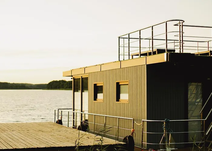 Riw Male Swory - Plywajacy Houseboat I Drewniane * Male Swornegacie