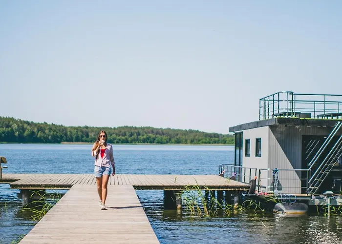 Riw Male Swory - Plywajacy Houseboat I Drewniane 度假村 *