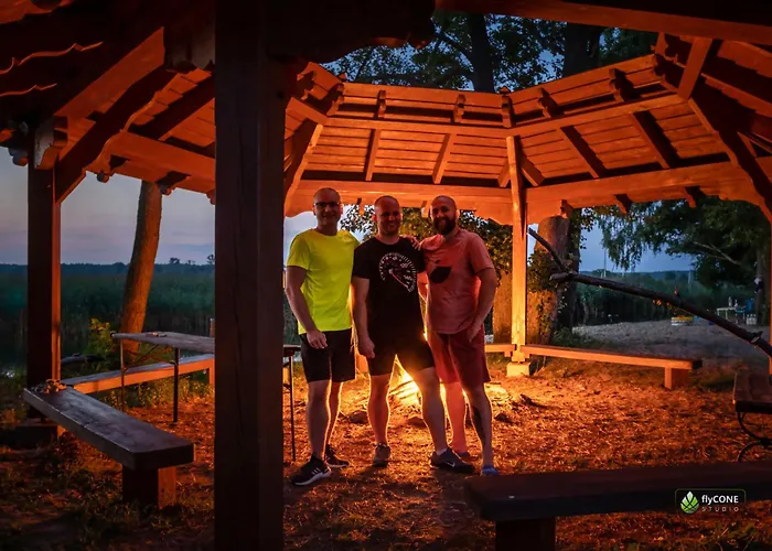 度假村 Riw Male Swory - Plywajacy Houseboat I Drewniane *