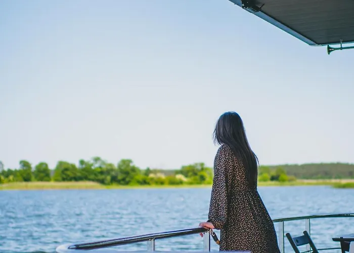 Riw Male Swory - Plywajacy Houseboat I Drewniane 度假村 Male Swornegacie