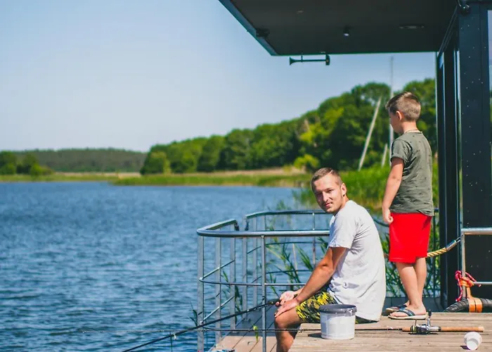 度假村 Riw Male Swory - Plywajacy Houseboat I Drewniane