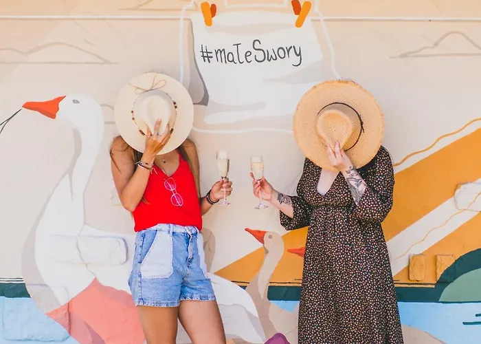 Riw Male Swory - Plywajacy Houseboat I Drewniane * Male Swornegacie