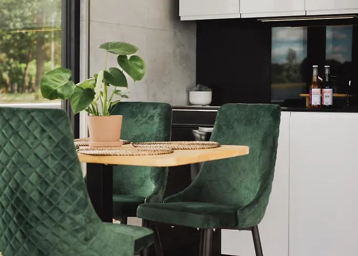 Riw Male Swory - Plywajacy Houseboat I Drewniane Male Swornegacie