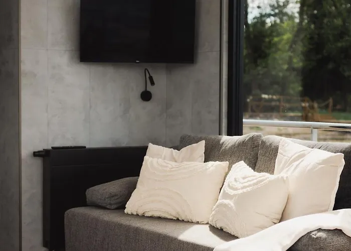 Riw Male Swory - Plywajacy Houseboat I Drewniane * Male Swornegacie