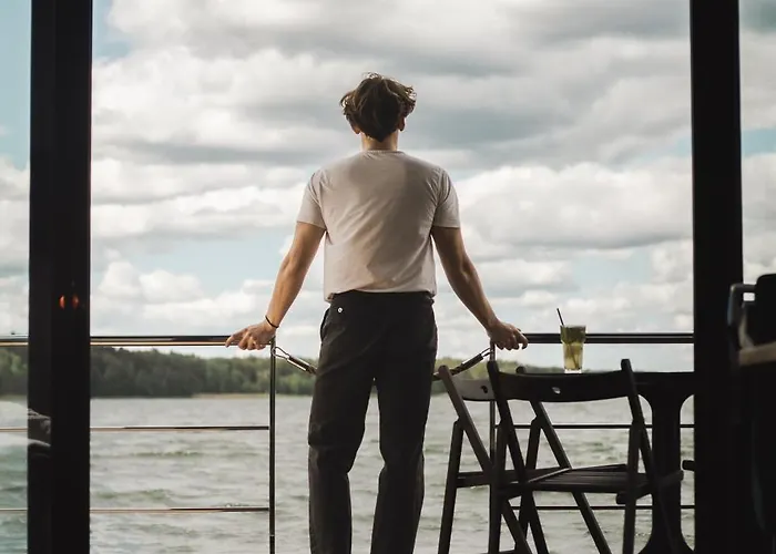 Riw Male Swory - Plywajacy Houseboat I Drewniane 度假村 Male Swornegacie