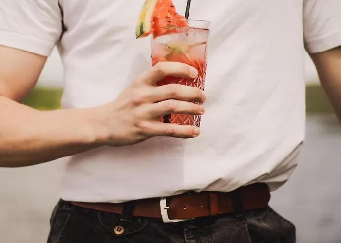 Riw Male Swory - Plywajacy Houseboat I Drewniane Male Swornegacie