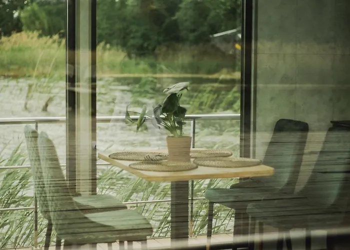 Riw Male Swory - Plywajacy Houseboat I Drewniane * Male Swornegacie