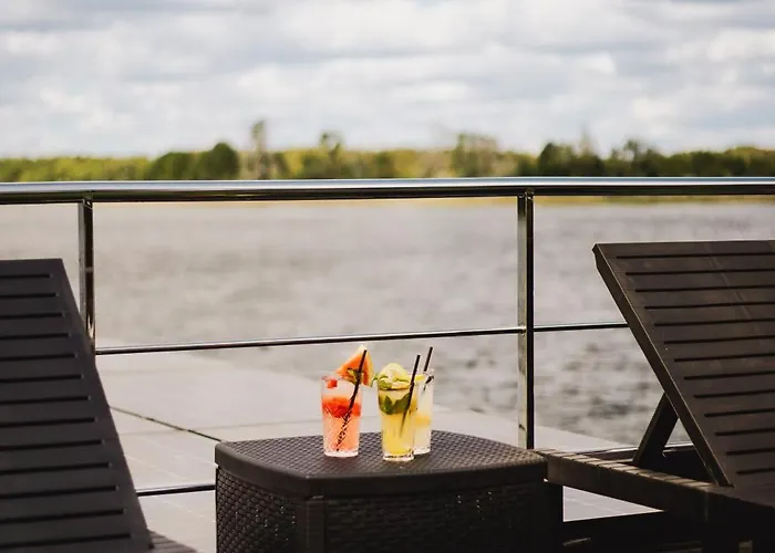 Riw Male Swory - Plywajacy Houseboat I Drewniane